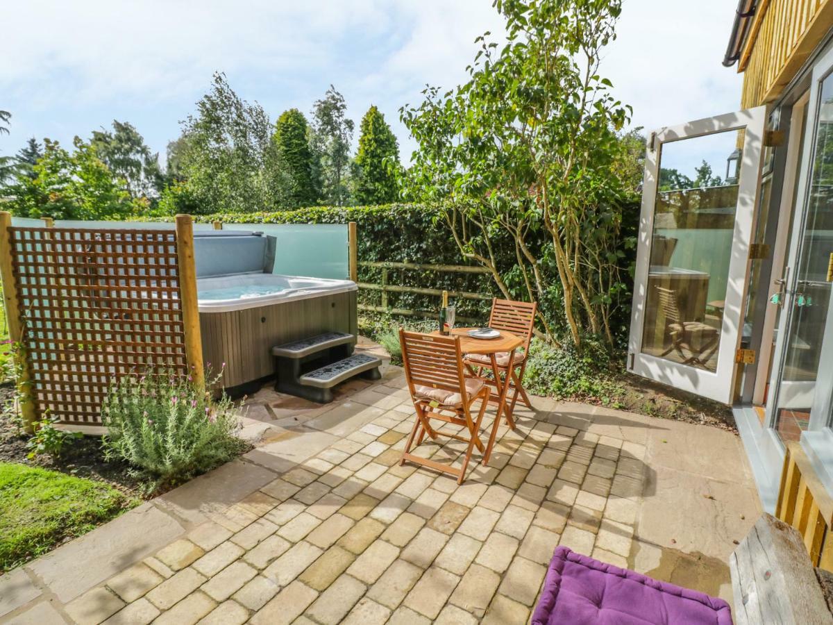 Hen House View Villa Rugeley Buitenkant foto