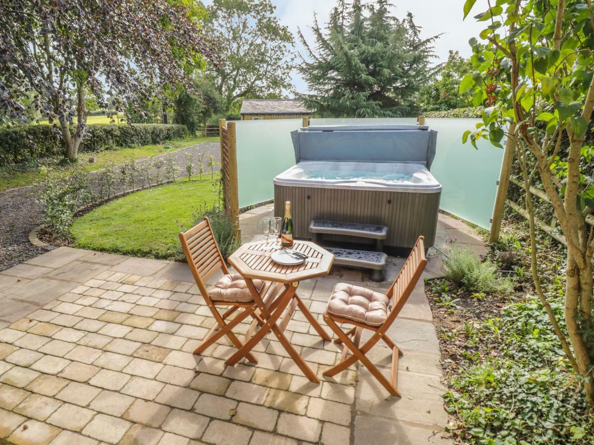 Hen House View Villa Rugeley Buitenkant foto