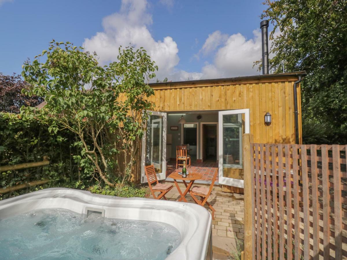 Hen House View Villa Rugeley Buitenkant foto